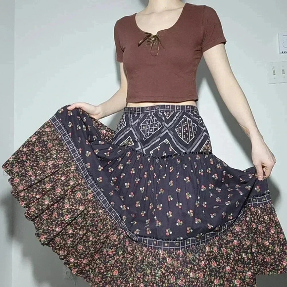 Vintage Navy and Pink Floral Midi Skirt - Picture 2 of 14